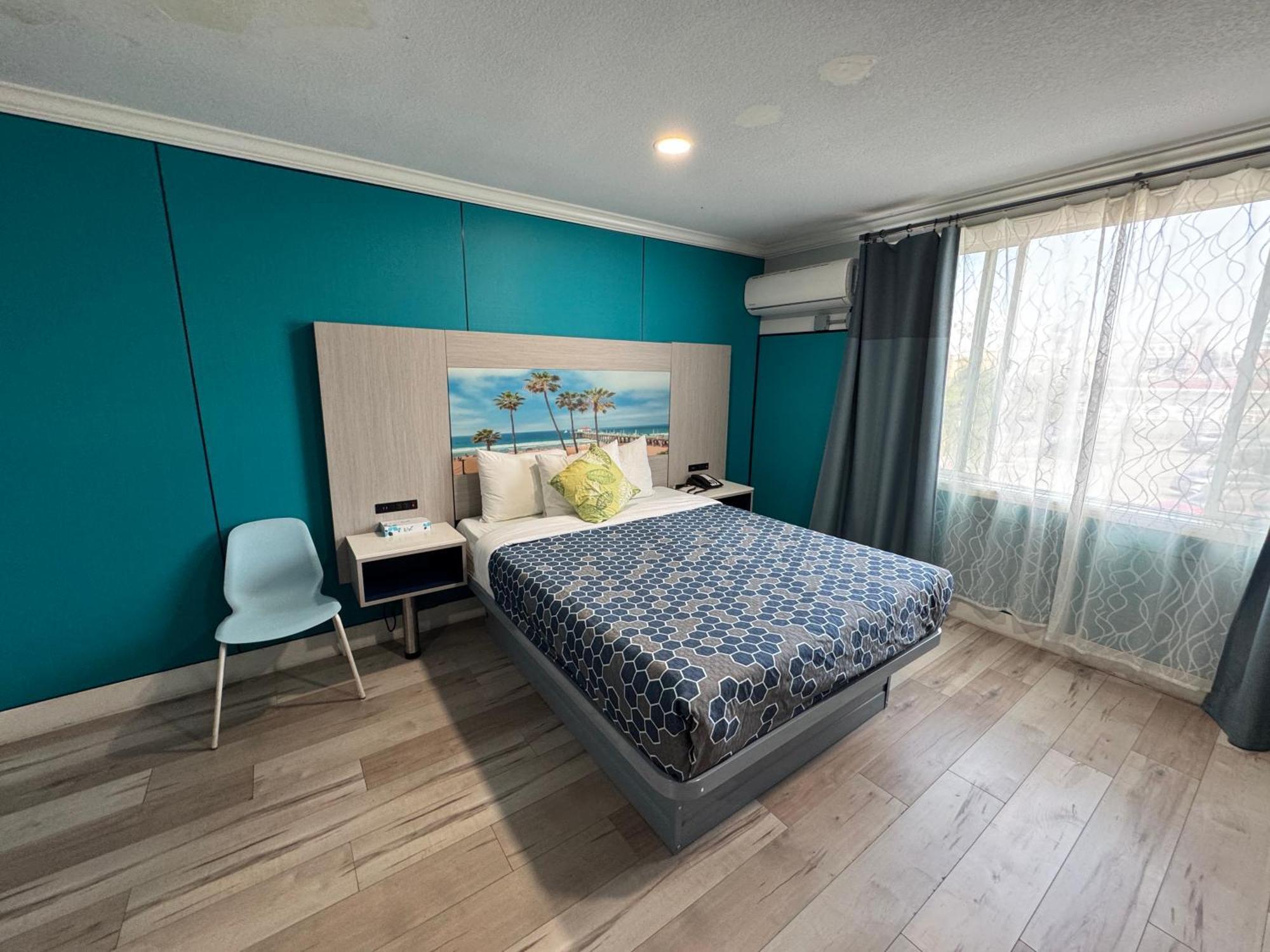 Hometel Suites — Photos 3